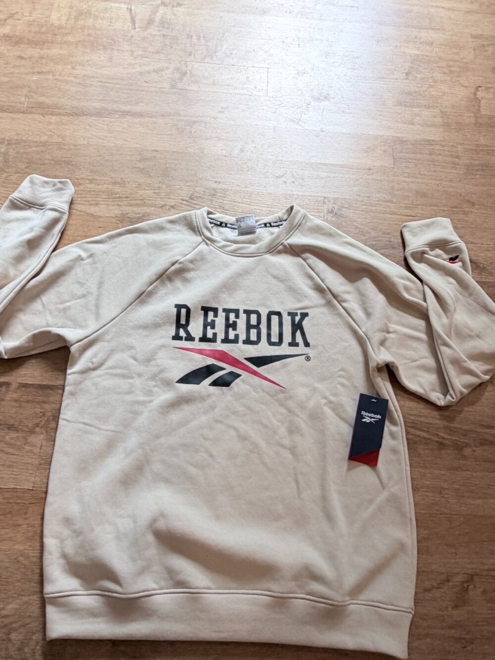 Reebok Medium sweatshirt, nwt